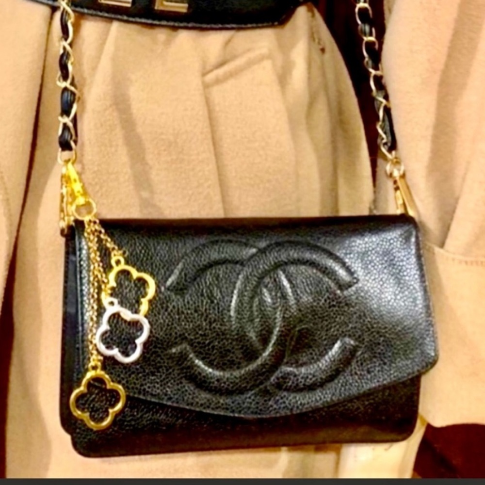 🚫SOLD🚫CHANNEL CLUTCH 3Way💥BE ON TREND BUT NOT BROKE💥Big Savings💰EUC GORG💥 - Picture 6 of 16